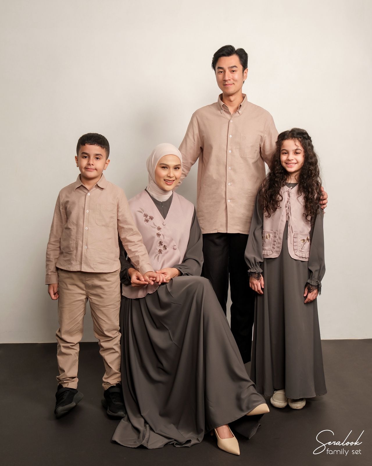 Aku & Kita Family Set Set Rok